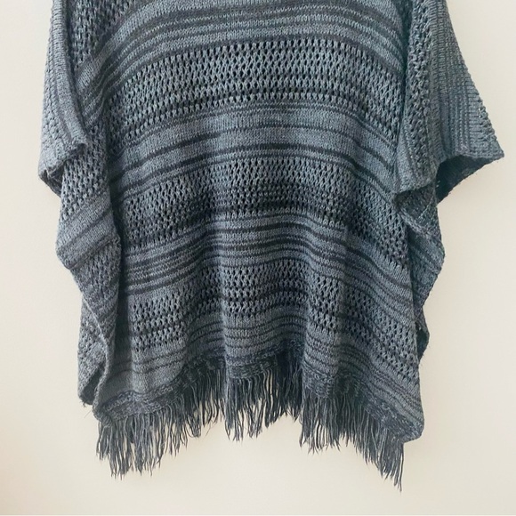 Urban Outfitters Knit Pullover Poncho Charcoal Sz Medium - Picture 9 of 9